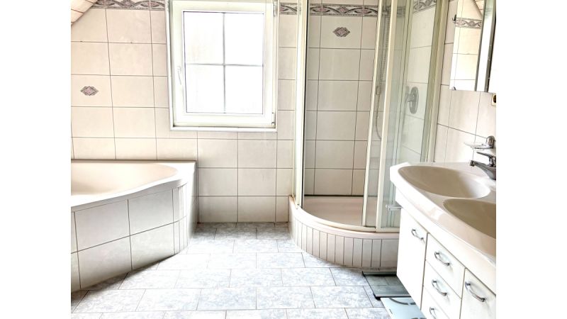 Wohnen und arbeiten kombiniert – Wohnhaus mit Gewerbeeinheit in zentraler Lage, Bild 12