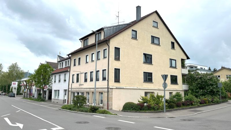 3 Wohneinheiten und eine Gewerbeeinheit! MFH mit Potenzial in zentraler Lage, Bild 1