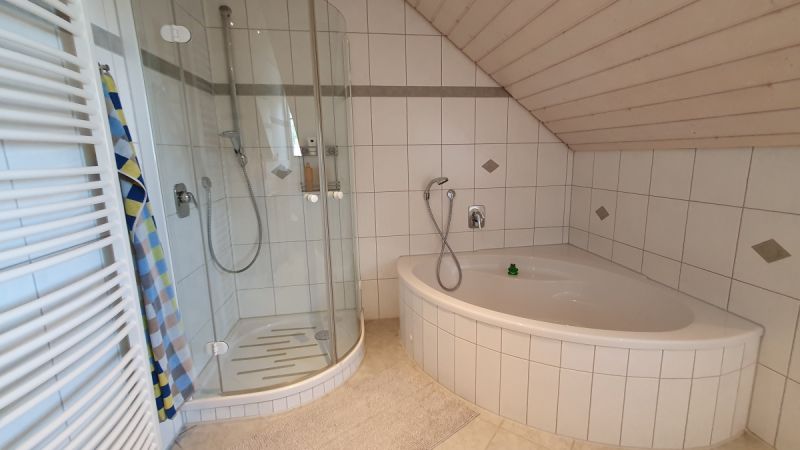 Top gepflegte Doppelhaushälfte mit viel Platz für die ganze Familie in beliebter Wohnlage, Bild 10