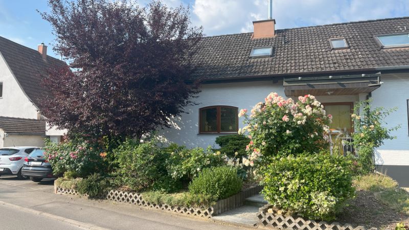 Gepflegte Doppelhaushälfte mit viel Platz für die ganze Familie und herrlichem Garten in ruhiger Wohnlage, Bild 1