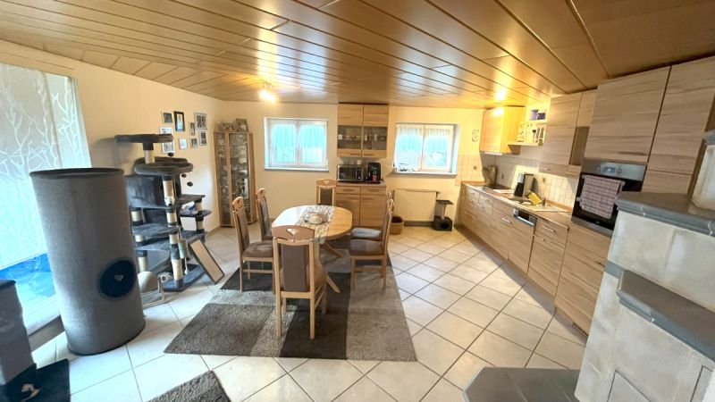 Top gepflegtes Doppelhaus mit zwei Wohneinheiten und zusätzlichem Ausbaupotenzial in ruhiger Wohnlage, Bild 2