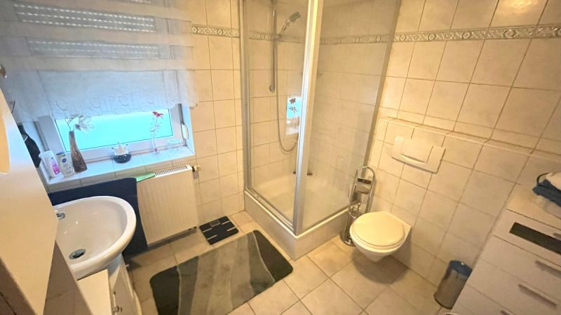 Top gepflegtes Doppelhaus mit zwei Wohneinheiten und zusätzlichem Ausbaupotenzial in ruhiger Wohnlage, Bild 8