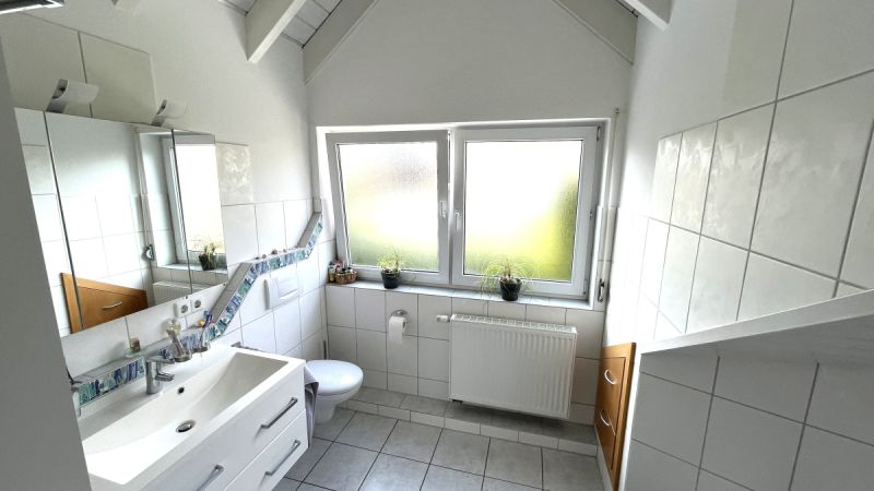 Top gepflegte Doppelhaushälfte mit viel Platz für die ganze Familie - modernes Wohnen in einmaliger Aussichtslage, Bild 10